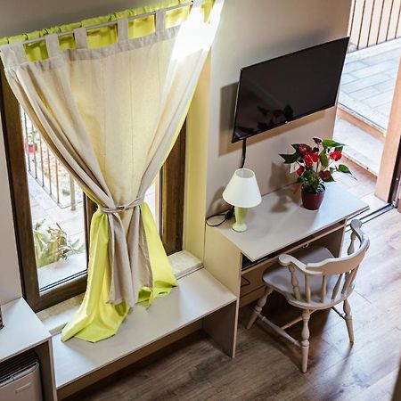 Antico Borgo B&B Con Spa - Adults Only Manerba del Garda Eksteriør billede