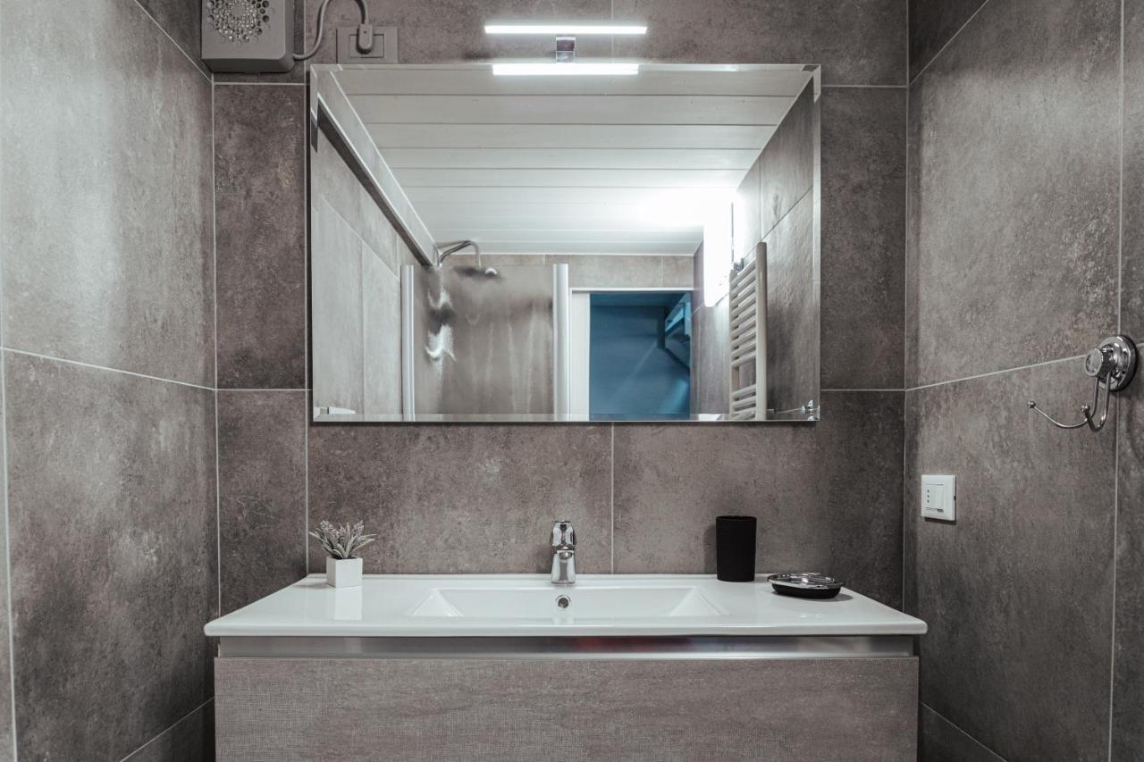 Antico Borgo B&B Con Spa - Adults Only Manerba del Garda Eksteriør billede