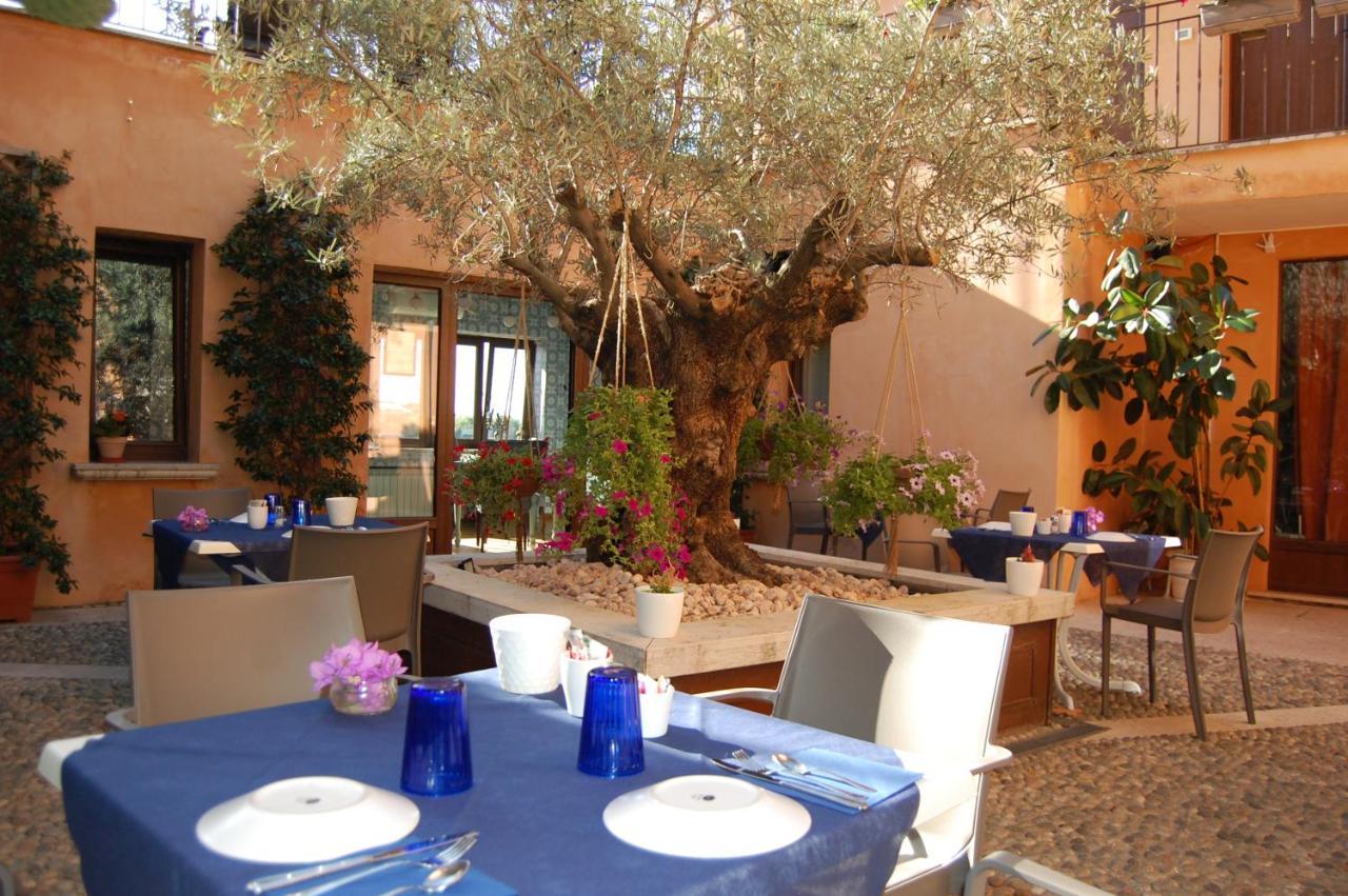 Antico Borgo B&B Con Spa - Adults Only Manerba del Garda Eksteriør billede