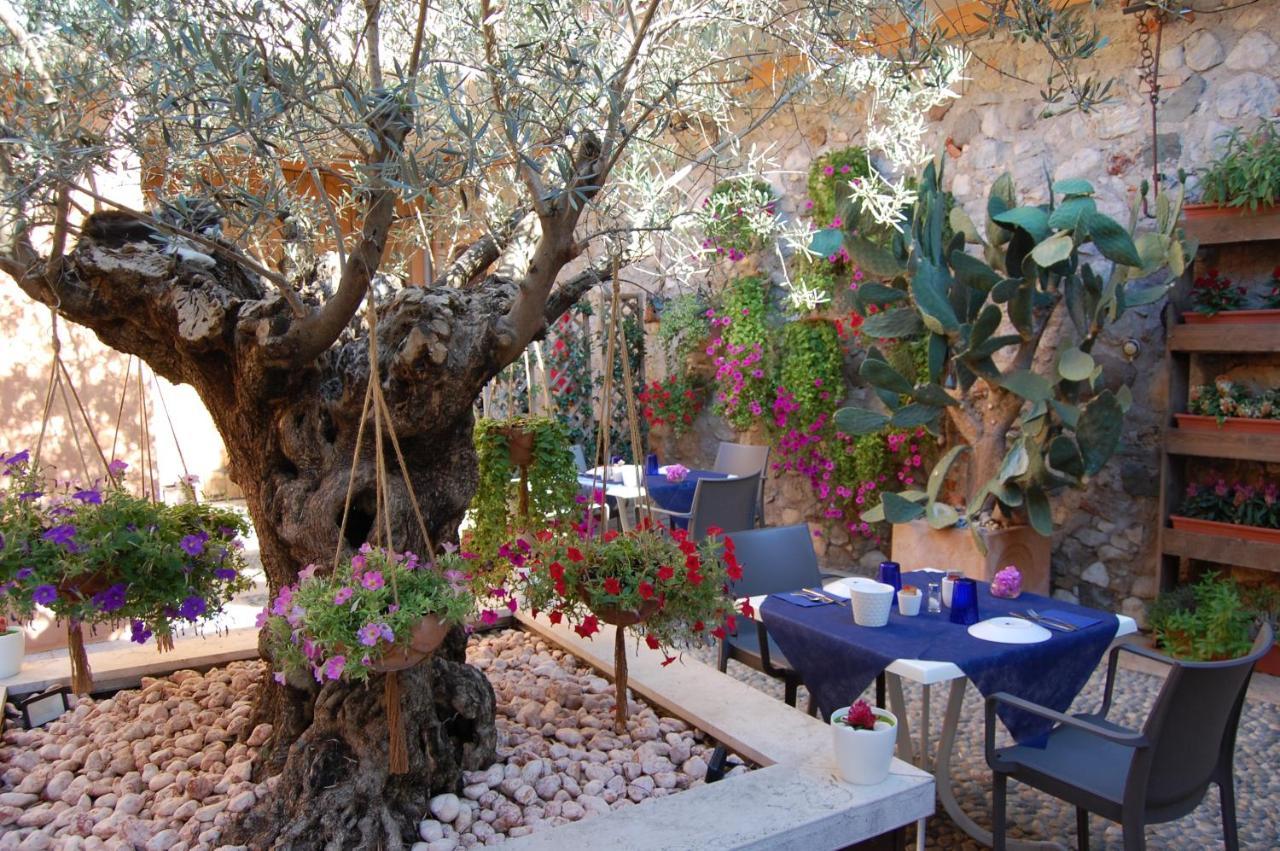 Antico Borgo B&B Con Spa - Adults Only Manerba del Garda Eksteriør billede