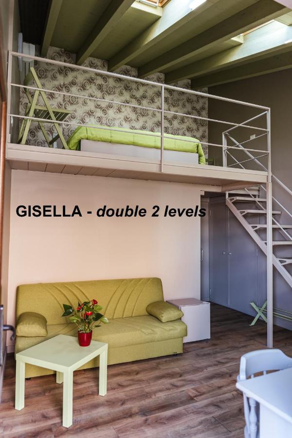 Antico Borgo B&B Con Spa - Adults Only Manerba del Garda Eksteriør billede