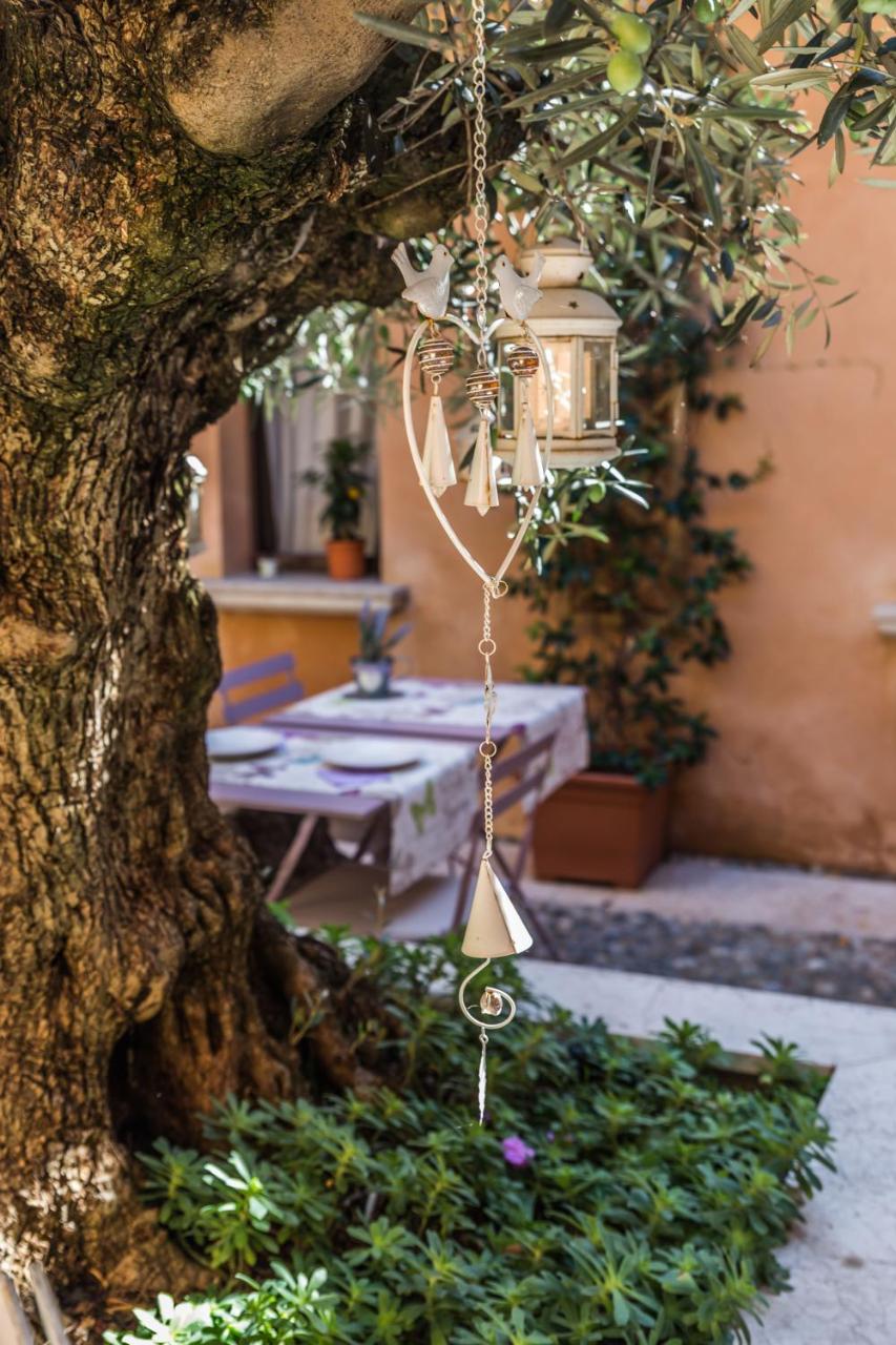 Antico Borgo B&B Con Spa - Adults Only Manerba del Garda Eksteriør billede